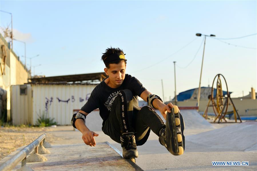 MIDEAST-GAZA-DAILY LIFE-SKATING