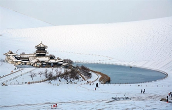 Snow makes China's Mingsha Mountain and Crescent Spring scenic spot more attractive