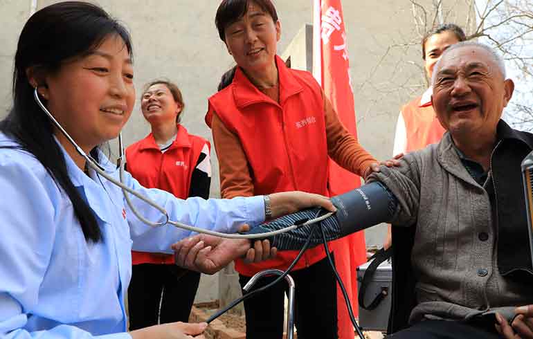 致敬偉大改革｜對(duì)話40年，講述身邊的健康故事39—免疫規(guī)劃40年，撐起健康保護(hù)傘