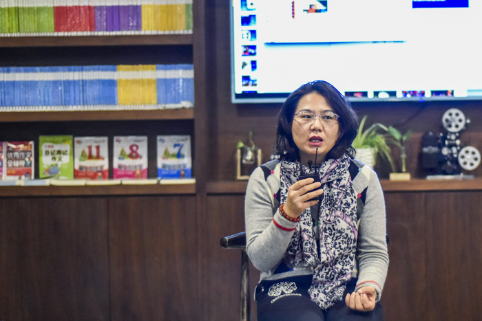 王煥：唐卡現(xiàn)在發(fā)展得很好。一個(gè)是國家非遺政策的保護(hù)，第二唐卡技藝本身很精良，做唐卡的這些藝人始終保有著工匠精神，做出來的東西令人稱贊，它自然能慢慢傳播開來。