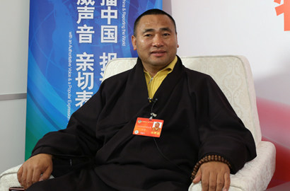全國政協委員東寶仲巴·呼圖克圖做客新華網、中國政府網兩會訪談