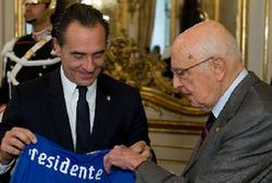 意總統接見足球國家隊成員