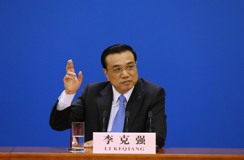 3月15日,國務院總理李克強在北京人民大會堂與中外記者見面,并回答記者提問。 新華社記者 沈伯韓 攝 3月15日,國務院總理李克強在北京人民大會堂與中外記者見面,并回答記者提問。 新華社記者 沈伯韓 攝