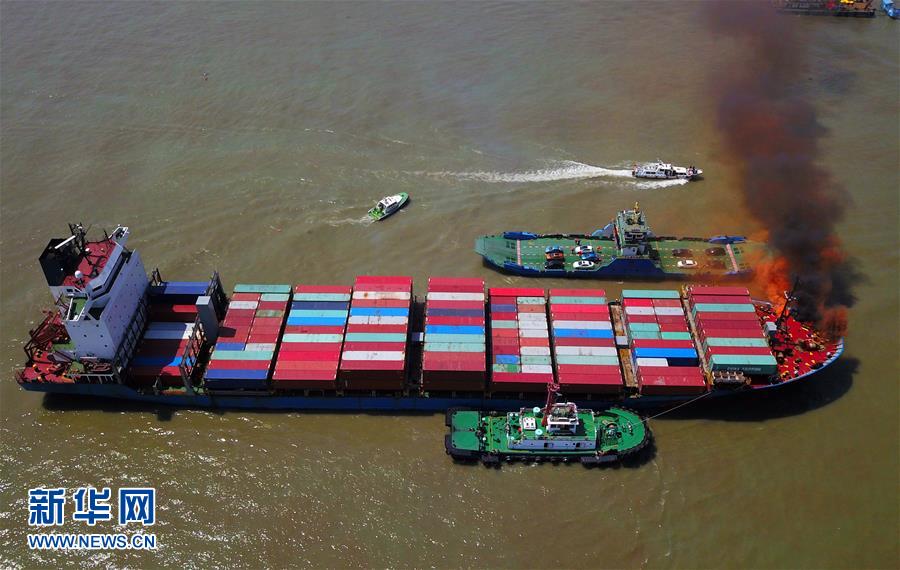 #(社會(huì))(2)江蘇太倉(cāng)舉行水上搜救綜合演習(xí)