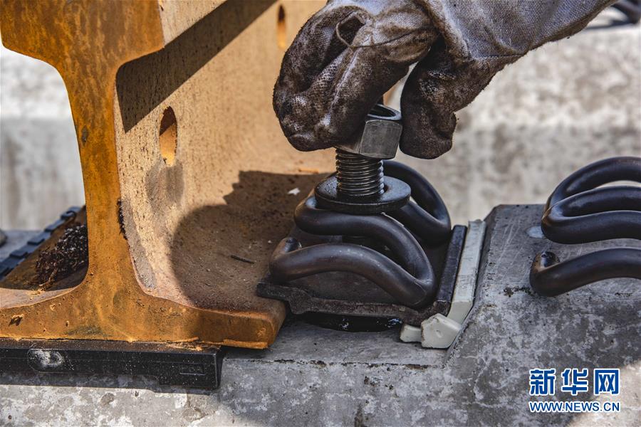 (經(jīng)濟(jì))(9)加緊制造蒙華鐵路軌排