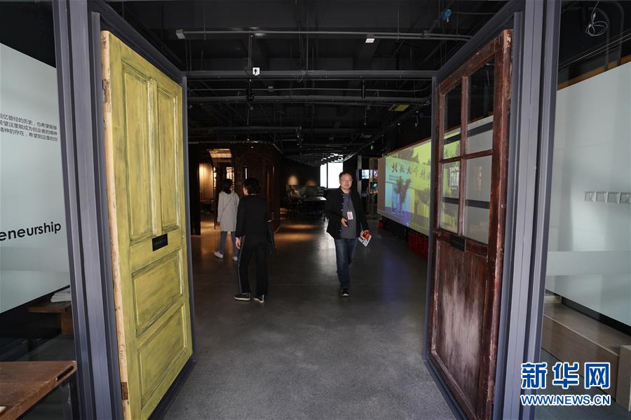 (新華全媒頭條·圖文互動)(9)奔跑吧,中關(guān)村!——寫在習近平總書記率領(lǐng)中央政治局到中關(guān)村集體學習5周年之際