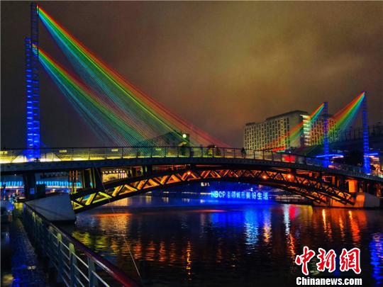 圖為燈光節(jié)現場 李佳赟 攝 圖為燈光節(jié)現場 李佳赟 攝