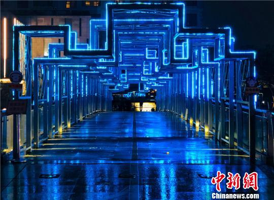 圖為燈光節(jié)現場 李佳赟 攝 圖為燈光節(jié)現場 李佳赟 攝