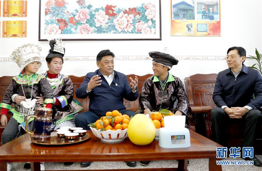 (時政)白瑪赤林率中央代表團四分團在河池看望慰問各族各界干部群眾