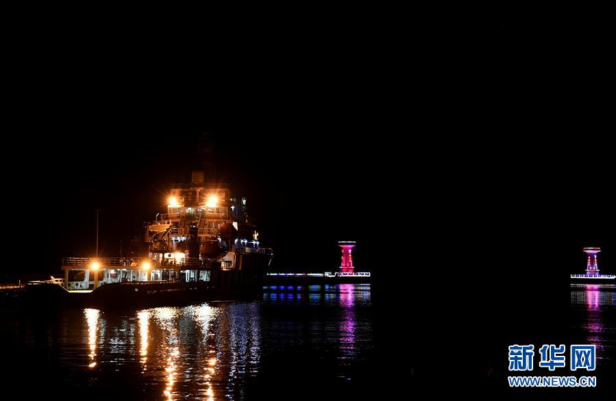 （新春走基層·圖文互動）（5）“南海救115”輪的新年值守