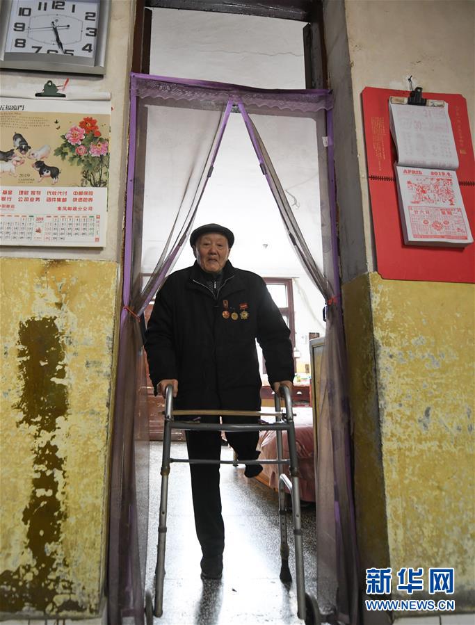 (新華全媒頭條·圖文互動)(1)英雄無言——95歲老黨員張富清的本色人生