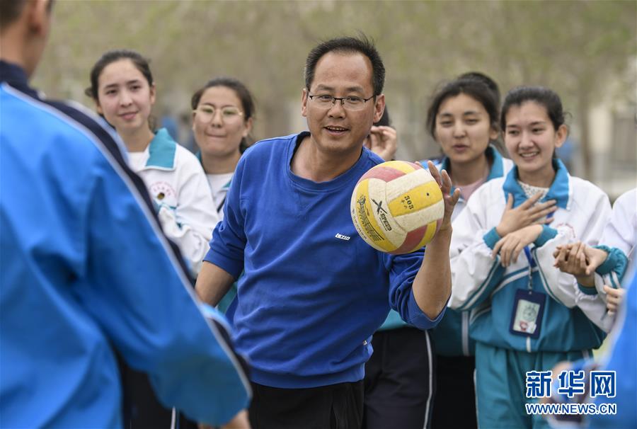 （新華全媒頭條·圖文互動）（6）大漠小城的別樣青春——記內地青年學子扎根新疆且末教書育人