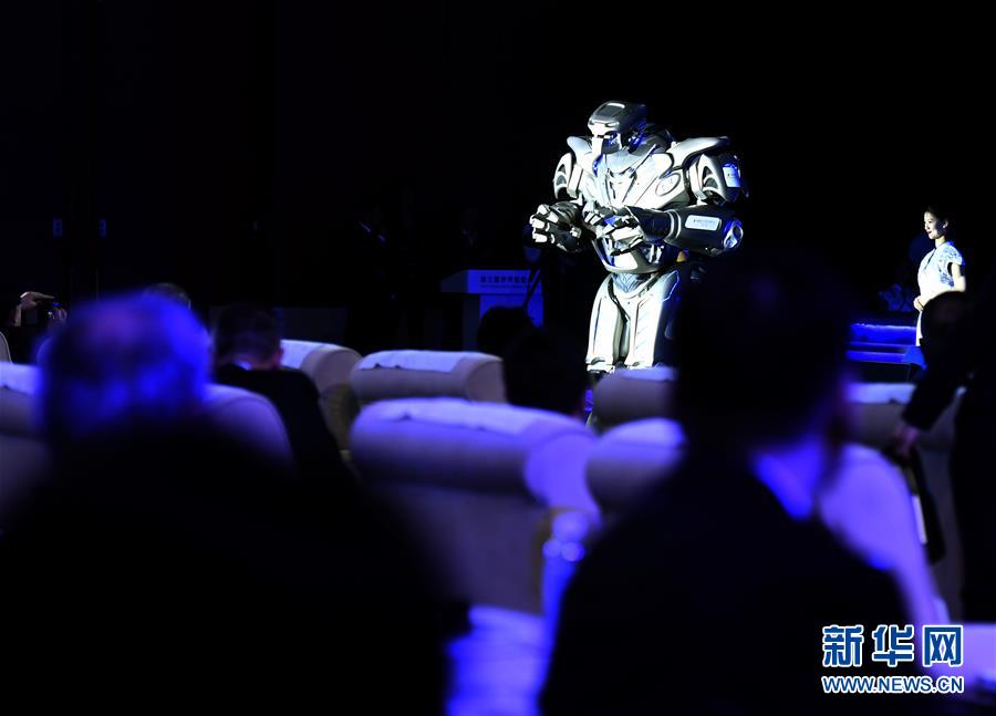 （新華全媒頭條·圖文互動(dòng)）（1）擁抱智能新時(shí)代：世界智能大會(huì)釋放了哪些新信號？