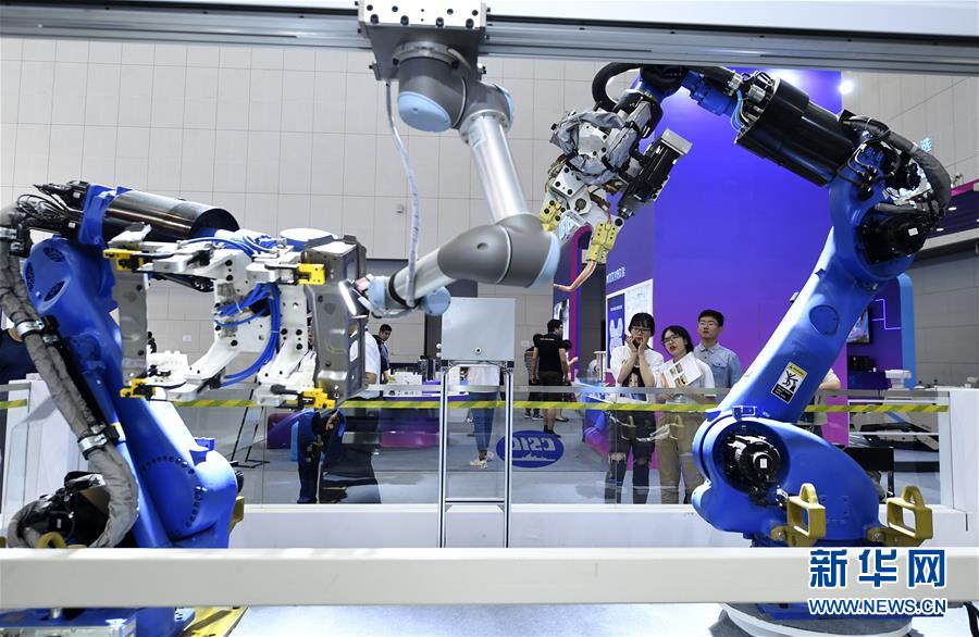 （新華全媒頭條·圖文互動(dòng)）（5）擁抱智能新時(shí)代：世界智能大會(huì)釋放了哪些新信號？