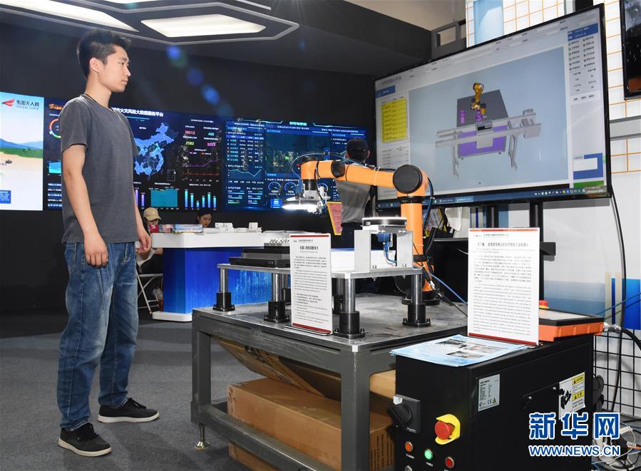 (在習近平新時代中國特色社會主義思想指引下——新時代新作為新篇章·圖文互動)(3)與中國服務(wù)貿(mào)易共成長——“多會合一”京交會開啟中國服貿(mào)“新大門”