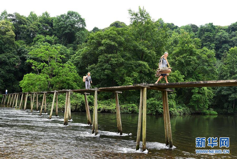 （壯麗70年·奮斗新時代——記者再走長征路·圖文互動）（1）啊，紅軍橋！