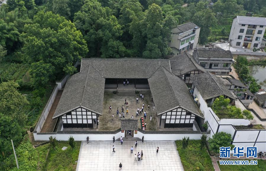 （壯麗70年·奮斗新時代——記者再走長征路·圖文互動）（2）一塊懷表的革命傳承：給王良將軍的一封信