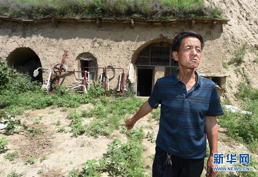 （新華全媒頭條·壯麗70年·奮斗新時(shí)代——記者再走長征路·圖文互動(dòng)）（2）紅星，從這里照耀中國——陜北見證中國革命的歷史轉(zhuǎn)折