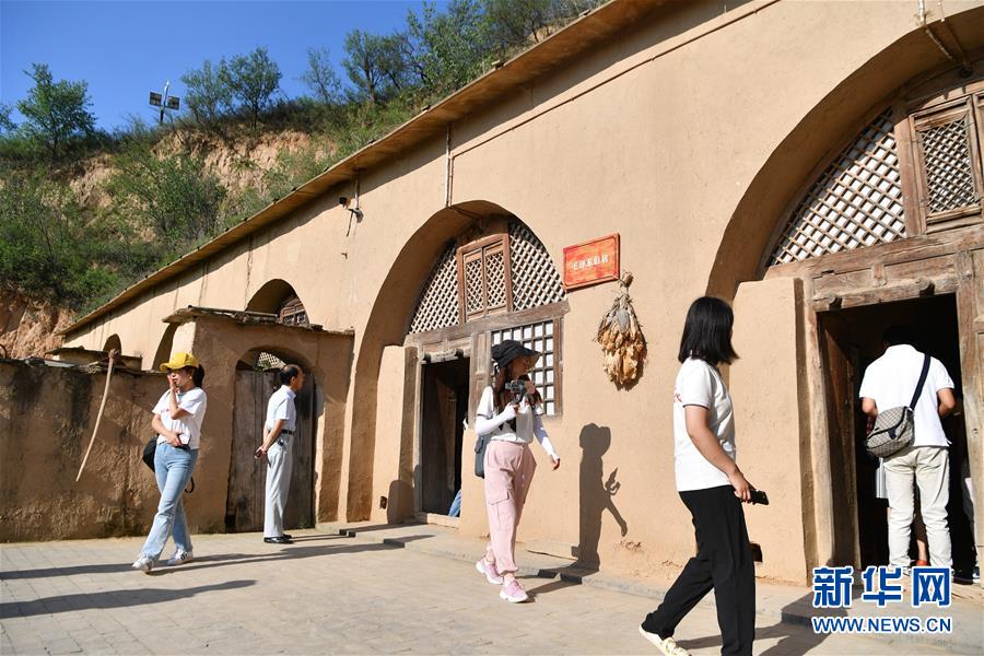 （新華全媒頭條·壯麗70年·奮斗新時(shí)代——記者再走長征路·圖文互動(dòng)）（9）紅星，從這里照耀中國——陜北見證中國革命的歷史轉(zhuǎn)折