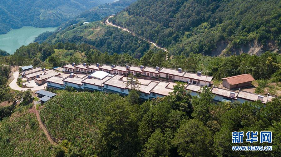 （在習近平新時代中國特色社會主義思想指引下——新時代新作為新篇章·總書記關心的百姓身邊事·圖文互動）（1）“四好農村路”：通向幸福，通向遠方