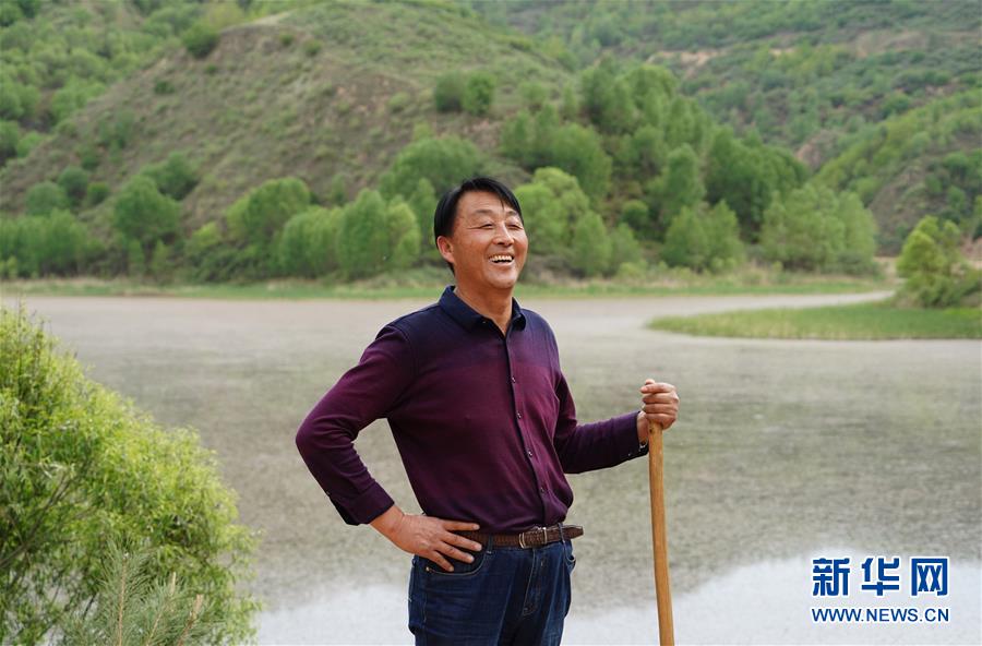 (圖文互動)(3)荒土換青山 林海淘真金——延安退耕還林20載造就綠色奇跡