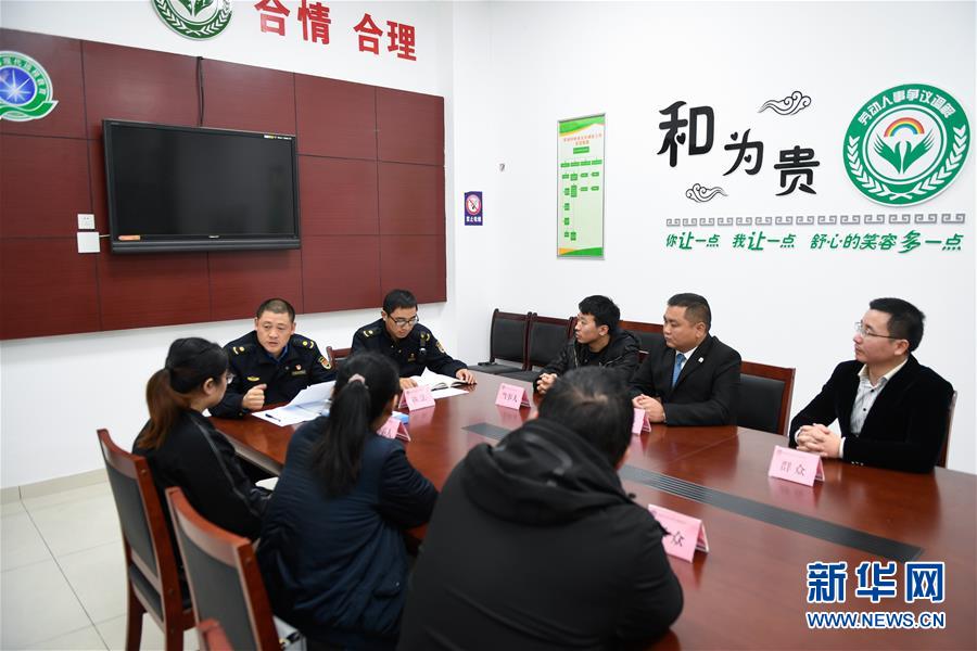 (新華全媒頭條·圖文互動)(10)為基層松綁減負 促干部擔當作為——以習近平同志為核心的黨中央推進“基層減負年”工作綜述