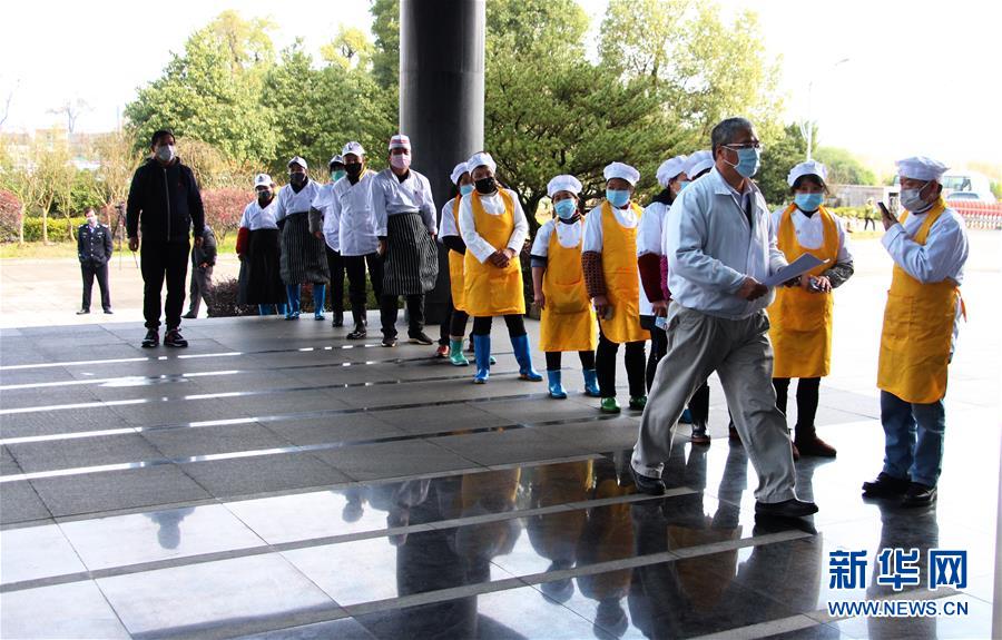 （來自經濟前沿的故事·企業復工復產·圖文互動）（2）看1500多名工人是如何復工的？——湖南郴州一家企業復工目擊記 