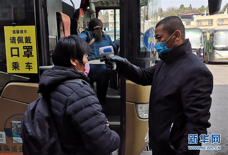 （做好六穩工作 應對復雜局面·圖文互動）（4）四川：“點對點、一站式”送農民工安全返崗