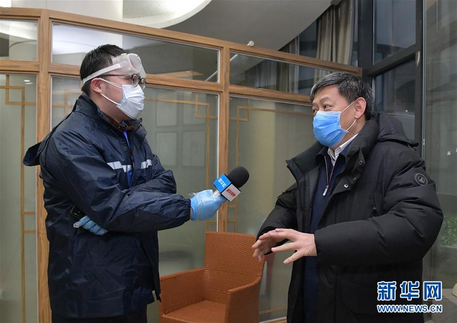 （新華全媒頭條配圖·圖文互動）（1）戰“疫”的一天——新華社記者直擊湖北保衛戰