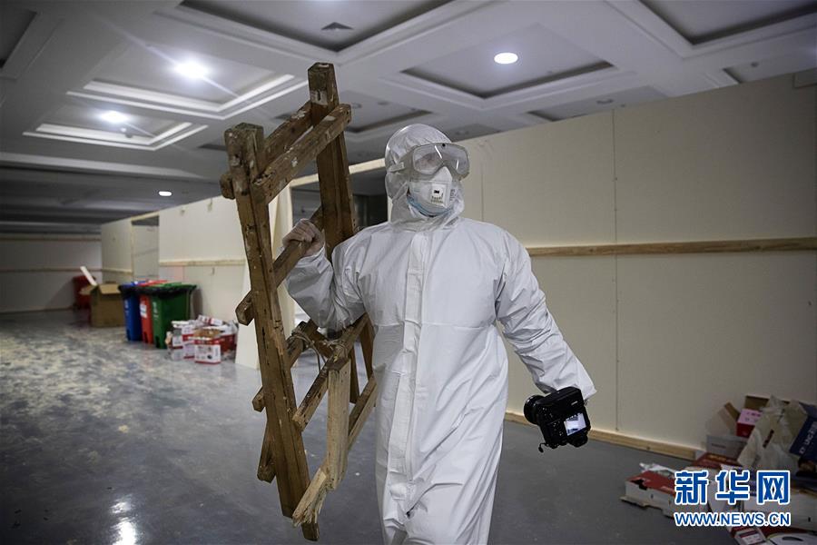 （新華全媒頭條配圖·圖文互動）（7）戰“疫”的一天——新華社記者直擊湖北保衛戰