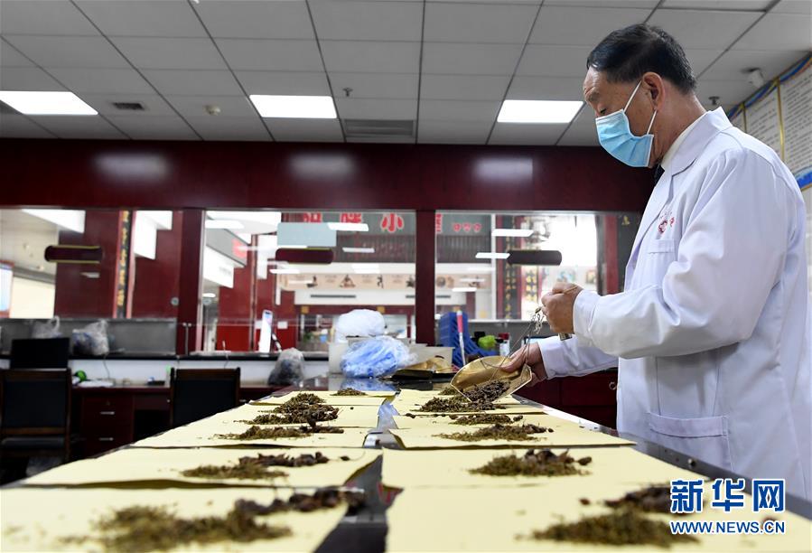 （圖文互動(dòng)）（2）78歲老中醫(yī)的“醫(yī)者仁心”