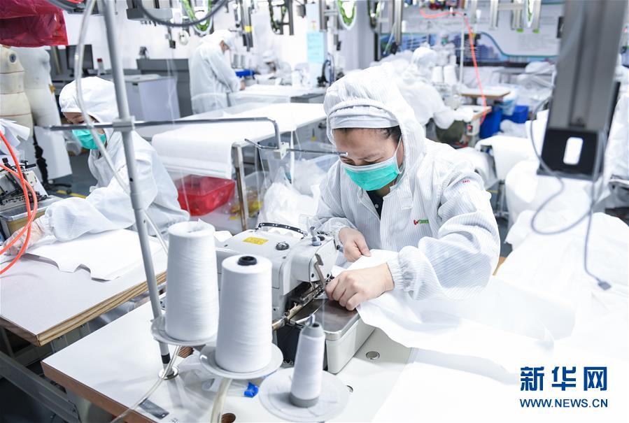 (聚焦疫情防控·圖文互動)(2)把最好的留給最需要的醫護人員——深圳醫療物資企業生產見聞