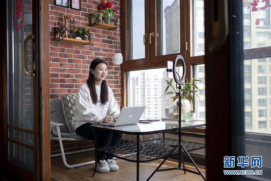 (新華全媒頭條·圖文互動)(8)守望相助,堅忍不拔——致敬武漢戰“疫”中千千萬萬個平凡英雄