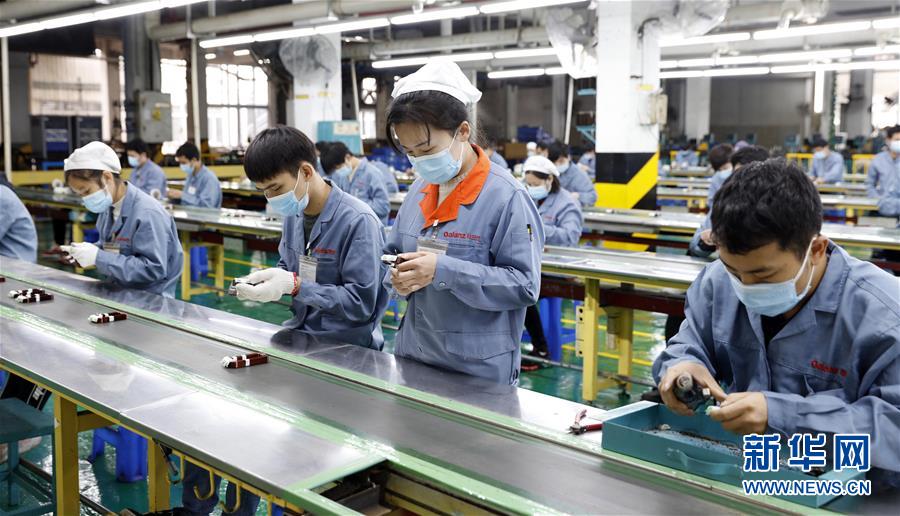(抓好經濟發展 應對復雜局面·圖文互動)(4)在“家電之都”順德看“中國制造”抗壓前行