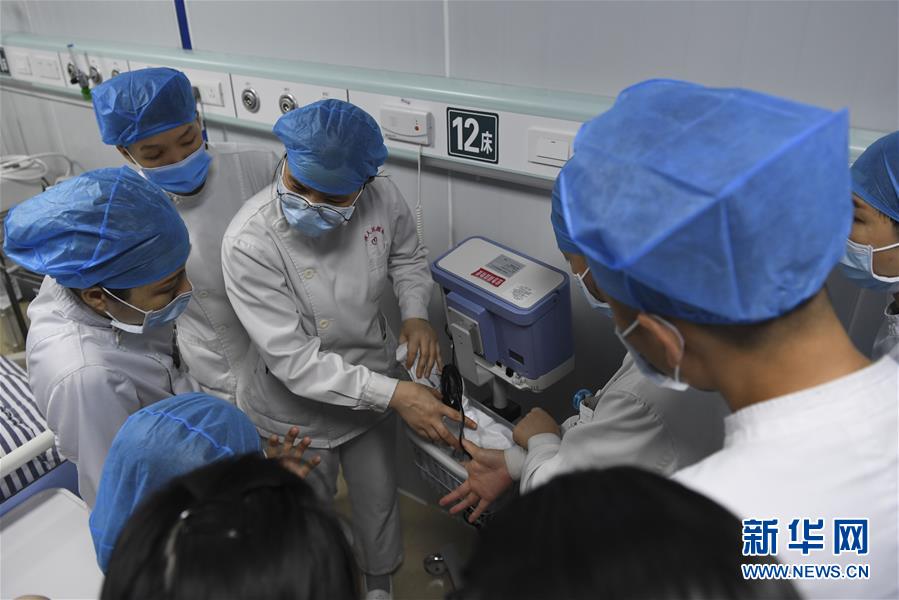 （圖文互動）（1）“你們逆行，我們護(hù)航”——廣西關(guān)愛一線醫(yī)務(wù)工作者見聞 