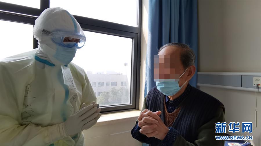 (聚焦疫情防控·圖文互動)(1)重癥醫生王洪亮:“沖在前,守到底”