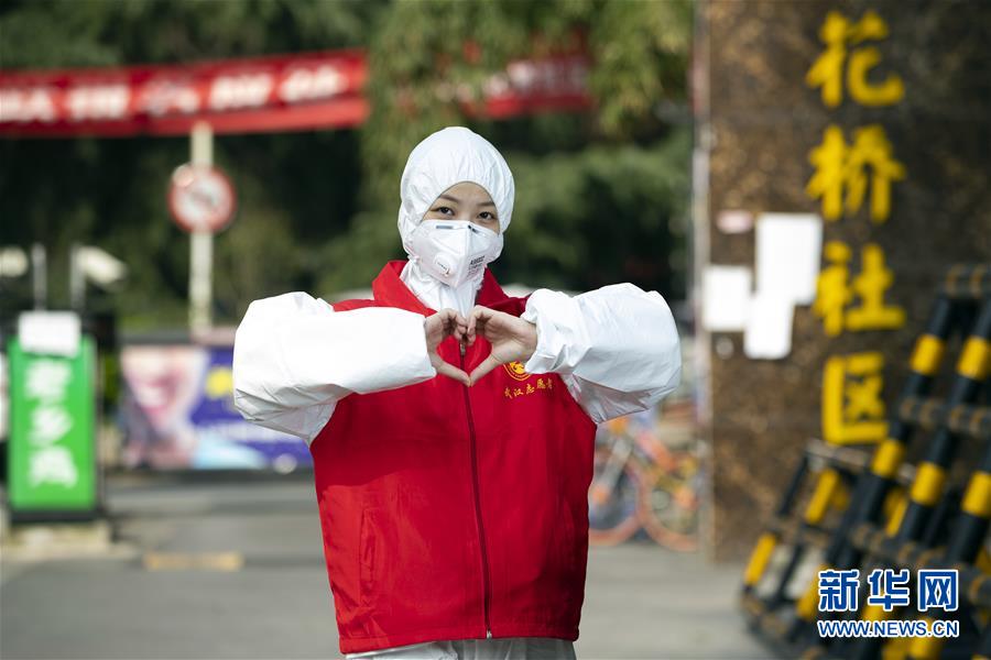 (新華全媒頭條·圖文互動)(14)星火成炬——記戰(zhàn)“疫”中的志愿服務(wù)英雄
