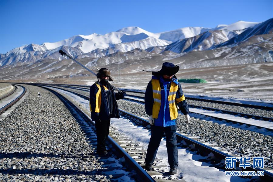 (新華全媒頭條·圖文互動)(7)用腳步和忠誠守護雪域天路——記青藏鐵路望昆線路車間副主任于本蕃