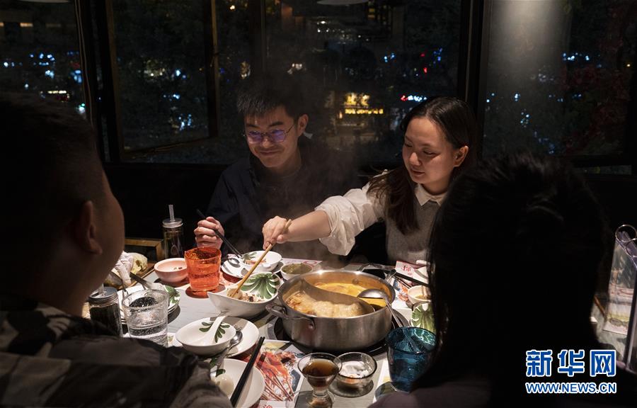 (圖文互動)(5)火鍋與分餐制“同行”——四川成都餐飲新風尚觀察