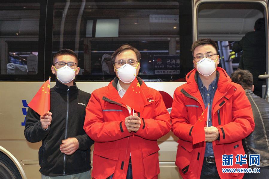 （聚焦疫情防控·圖文互動）（8）分秒必爭！一切為了治病救人——中國抗疫生命至上的生動實(shí)踐