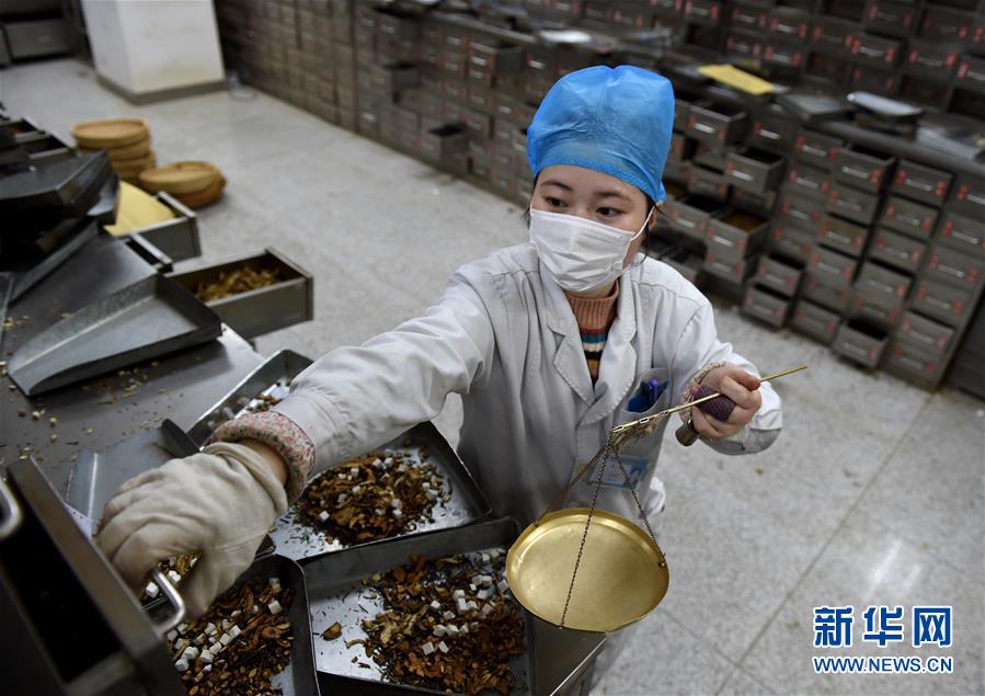 （聚焦疫情防控·圖文互動）（14）分秒必爭！一切為了治病救人——中國抗疫生命至上的生動實(shí)踐