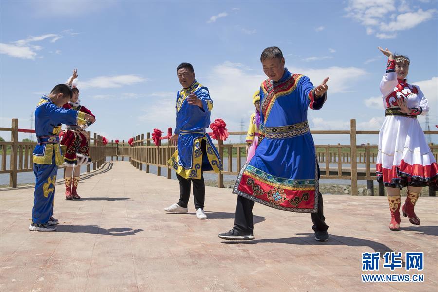 （新華全媒頭條·走向我們的小康生活·圖文互動）（5）迎著東升的紅日——走向小康之路的赫哲族