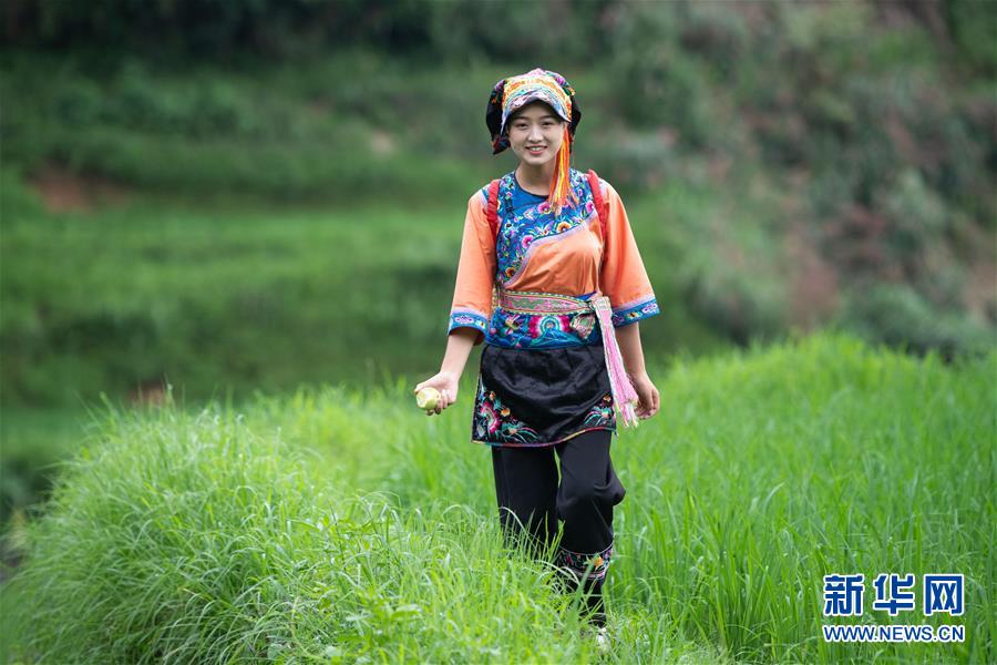 (新華全媒頭條·走向我們的小康生活·圖文互動)(4)那山,那人,那苗寨——十八洞村三代人的奮斗史