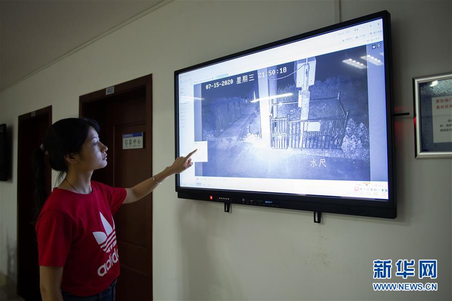 （防汛抗洪·圖文互動）（5）在大堤上成長，為人民守護——洪水中的青年“生力軍”