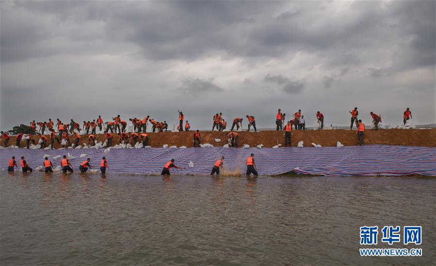 (防汛抗洪·圖文互動)(1)抗洪長堤上的“三件寶”