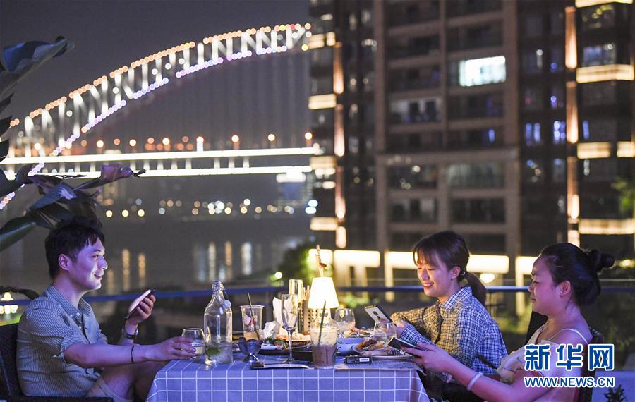 (新華全媒頭條·走向我們的小康生活·圖文互動)(12)大城大鄉的“幸福協奏曲”——重慶推動高質量發展創造高品質生活紀事