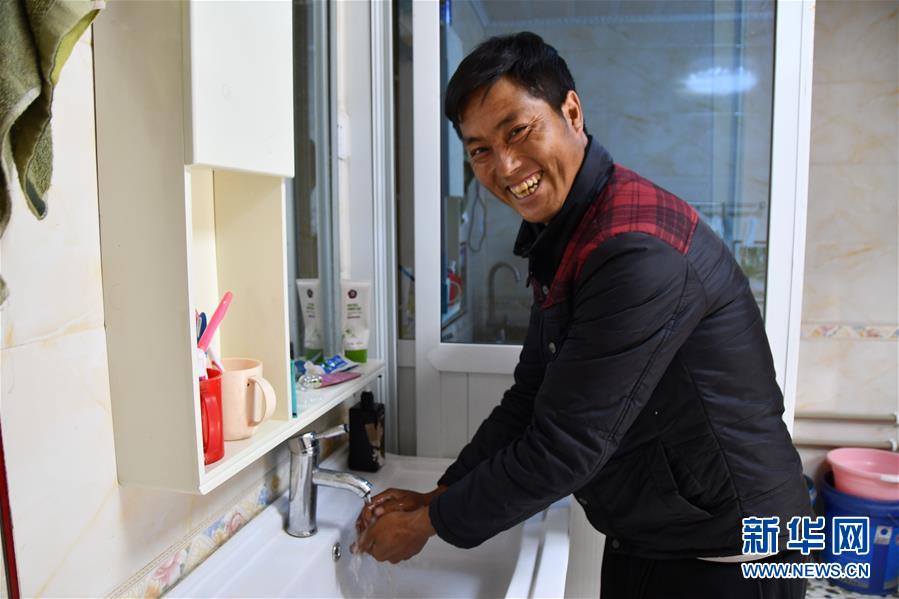 (鄉村振興·圖文互動)(5)村里來了位“掏糞書記”