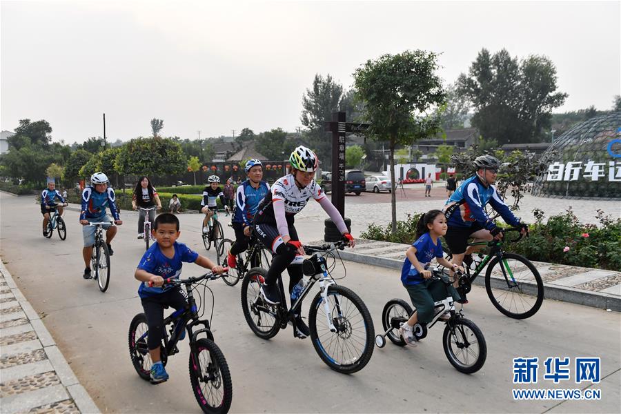 (走向我們的小康生活·圖文互動)(2)小山村辦起“騎行俱樂部”——鄉村變富變美帶來的新鮮事
