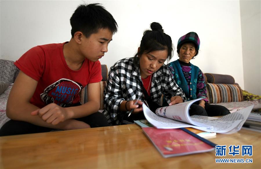 (熱點鮮報·圖文互動)(6)為了大涼山的下一代,她奔赴在助學路上