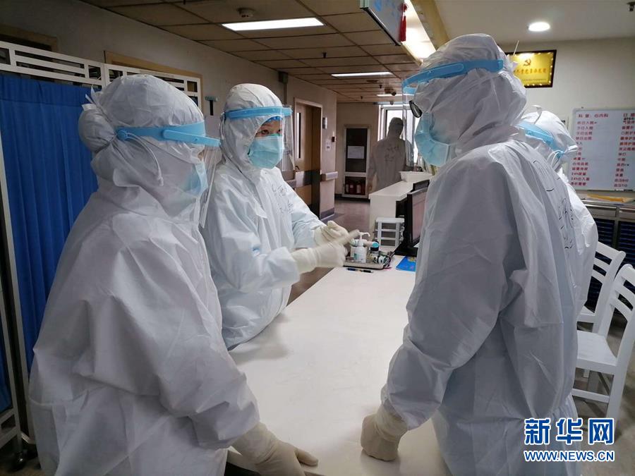 (抗疫一線醫務人員英雄群體·圖文互動)(3)“救治危重病人,我們拼盡全力”——記四川大學華西醫院援鄂重癥救治醫療隊